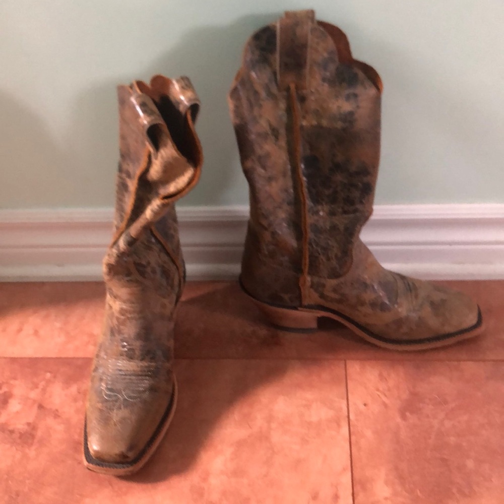 Justin boot worn once